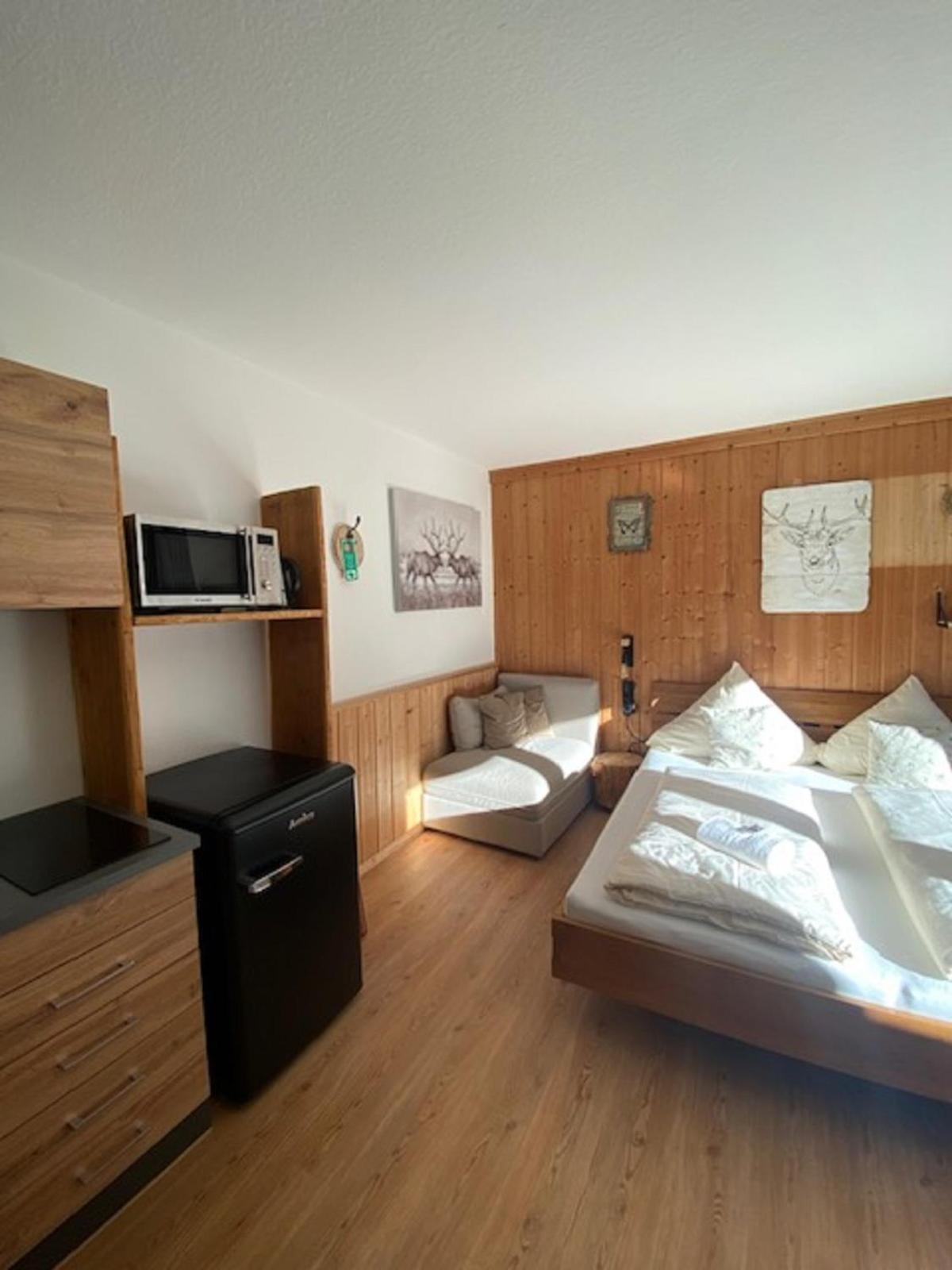 Alpenappartements Schwalbennestl ミッテンヴァルト エクステリア 写真
