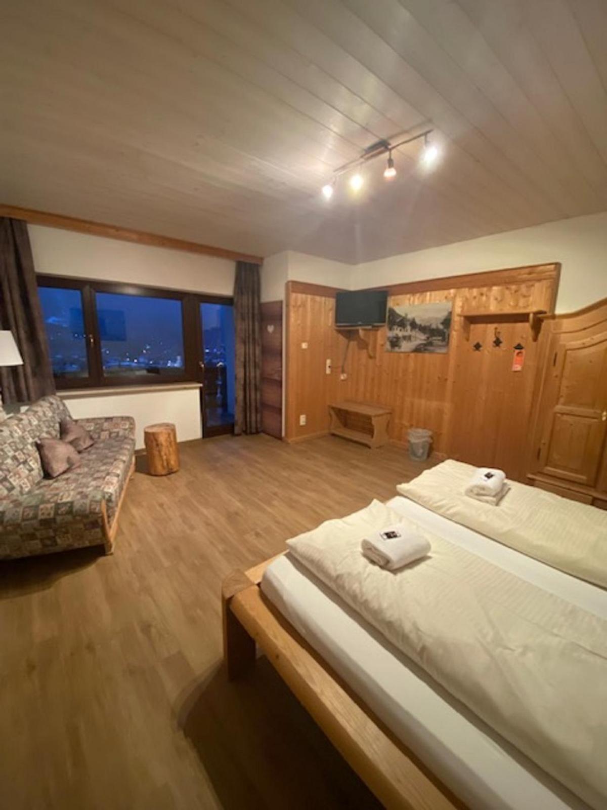Alpenappartements Schwalbennestl ミッテンヴァルト エクステリア 写真