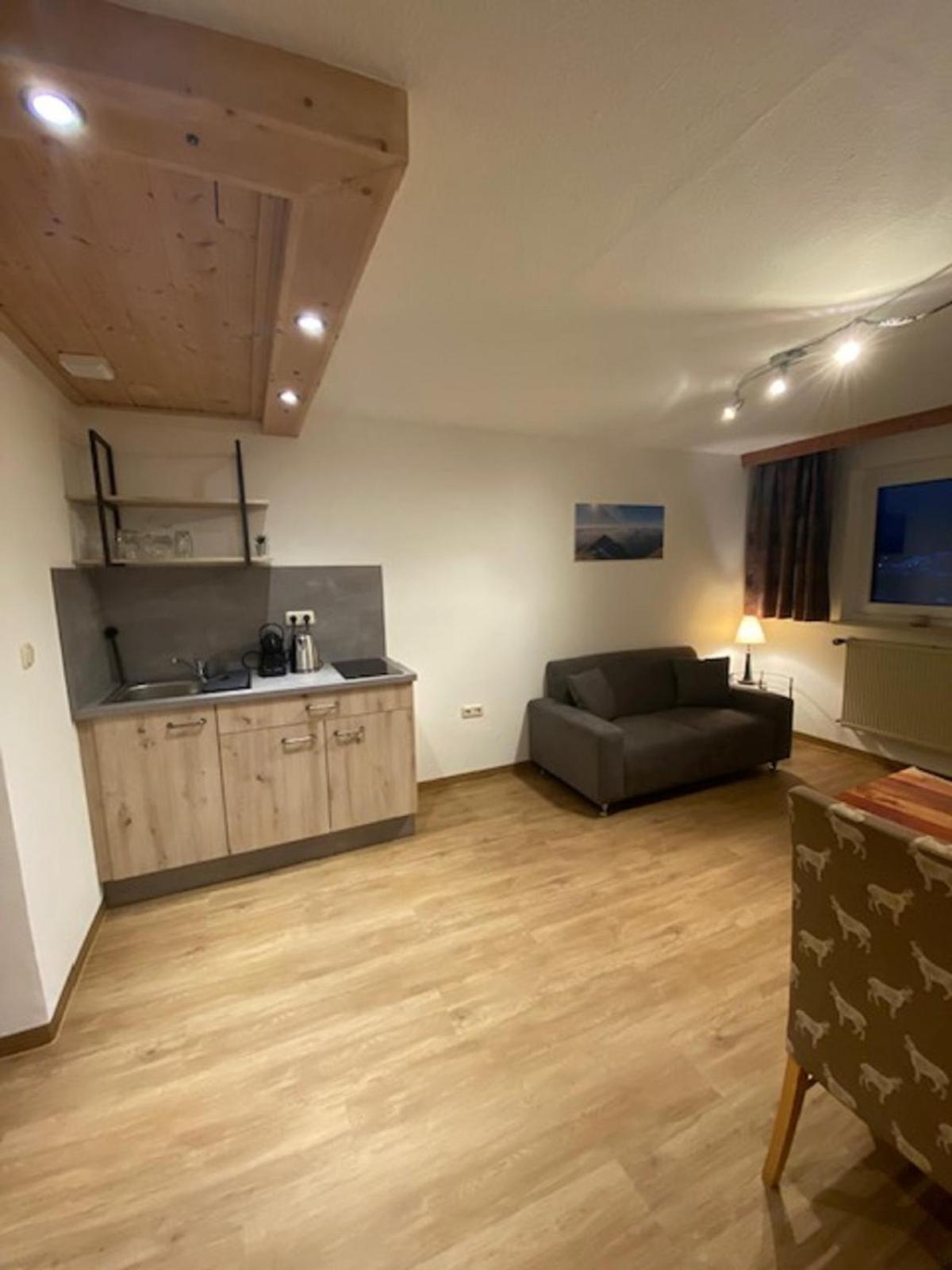 Alpenappartements Schwalbennestl ミッテンヴァルト エクステリア 写真