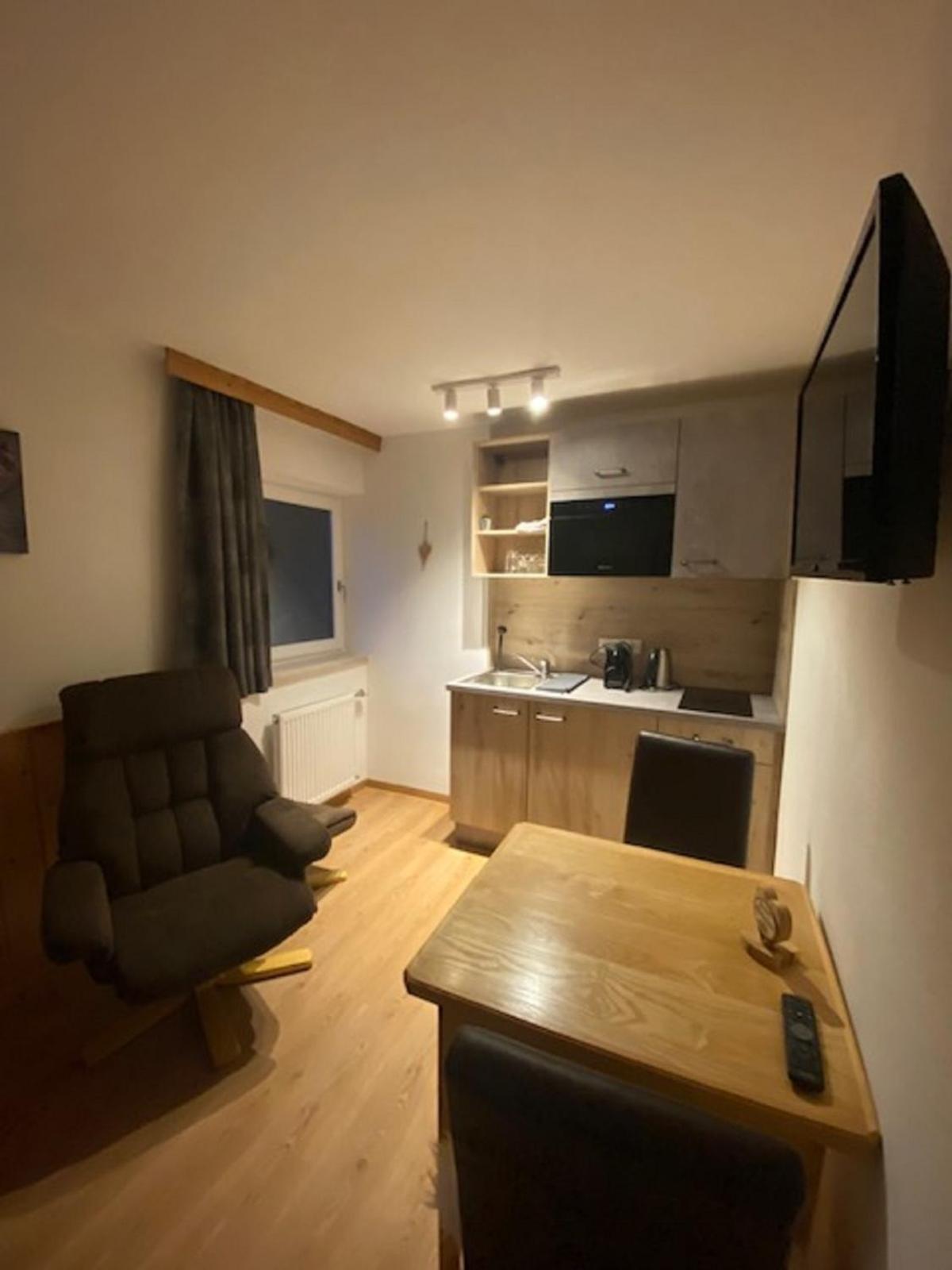 Alpenappartements Schwalbennestl ミッテンヴァルト エクステリア 写真