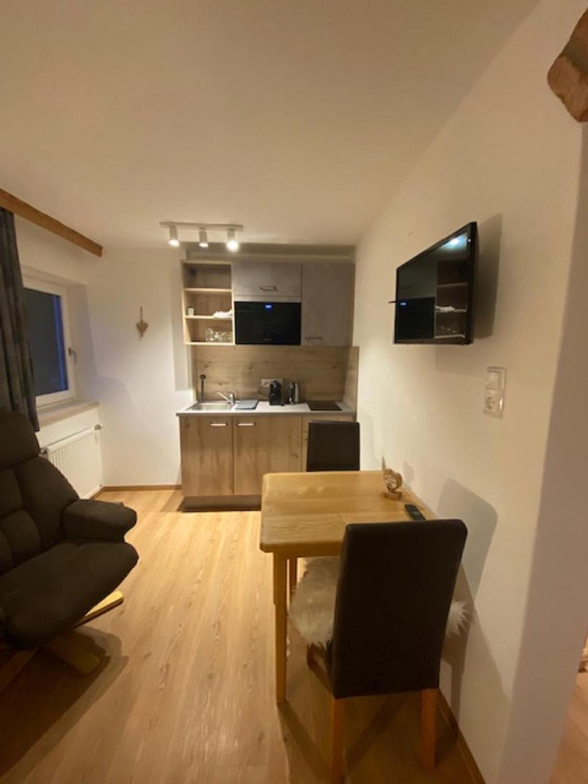Alpenappartements Schwalbennestl ミッテンヴァルト エクステリア 写真